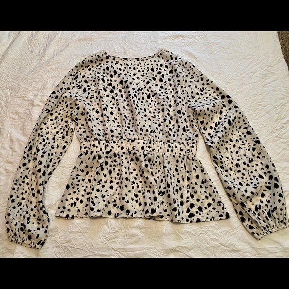 Cow Print 🖤 Cinched Waist, Flattering Top. Dash Outfitters, NWT - Picture 10 of 12